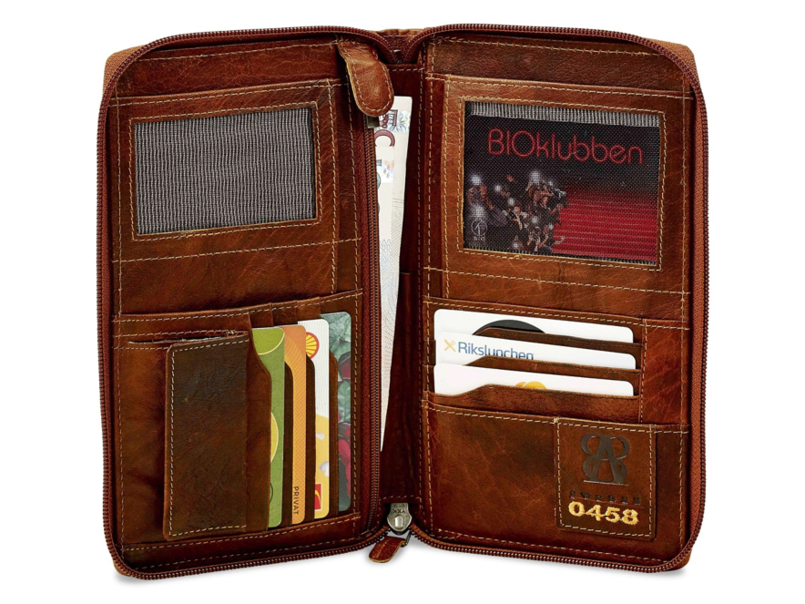 Matkalompakko B Away Leather Brownproduct image #1